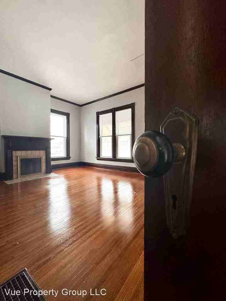 900 S 7th Street - Photo 3 of 14