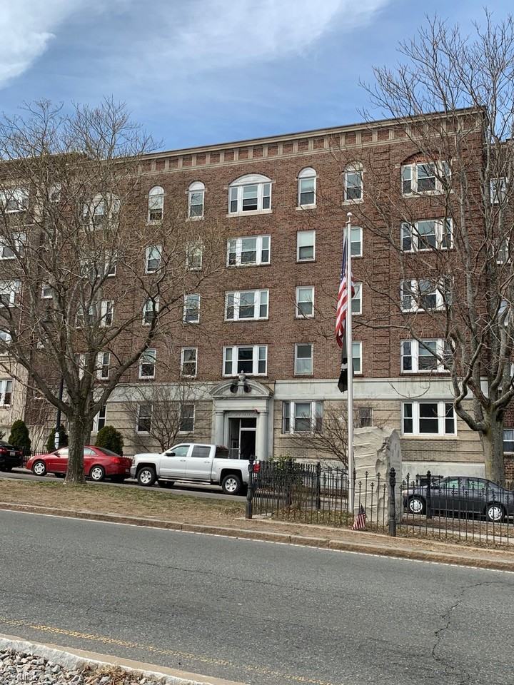 1615 Commonwealth Ave - Photo 2 of 7