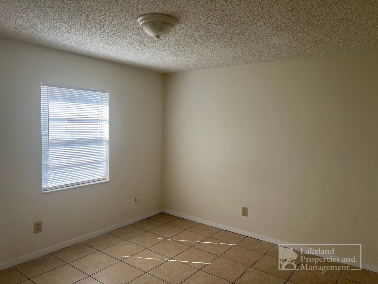 5840 Charlton Drive 5840 - 5842 - Photo 3 of 10