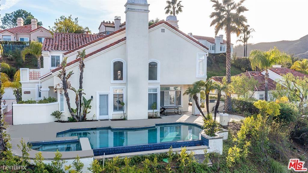 24826 Alexandra Ct - Photo 2 of 10