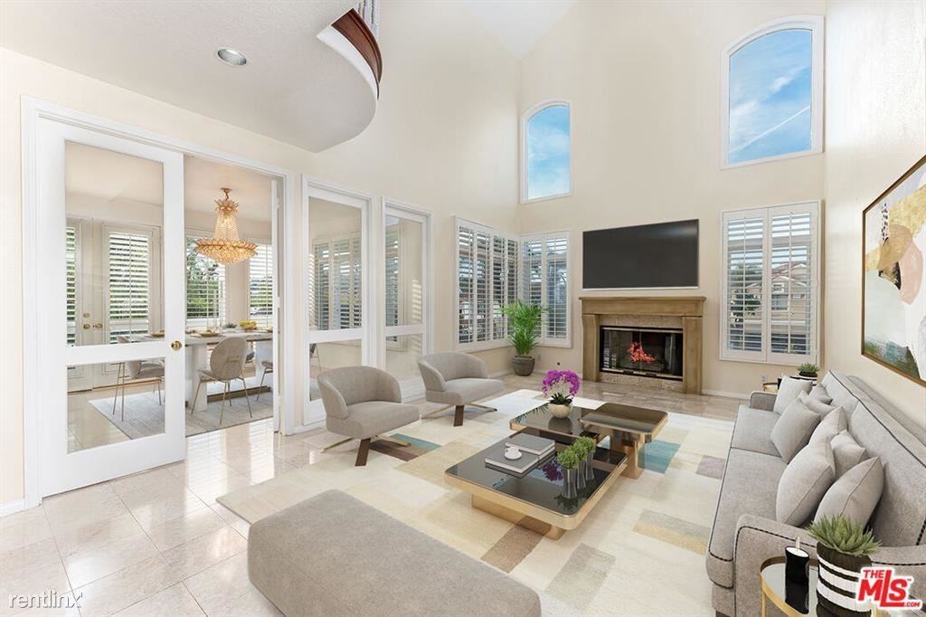 24826 Alexandra Ct - Photo 3 of 10