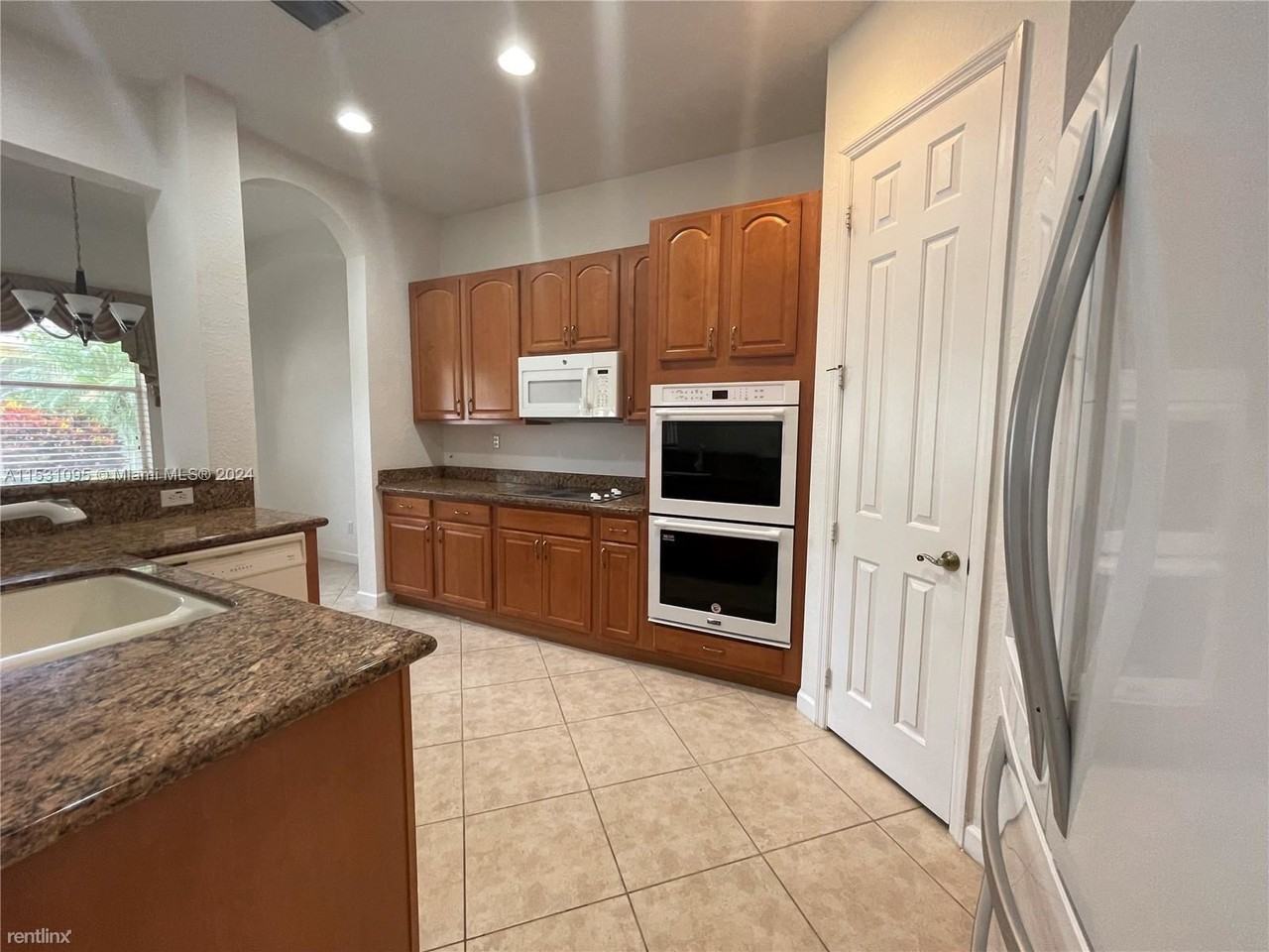 19229 N Hibiscus St - Photo 2 of 20