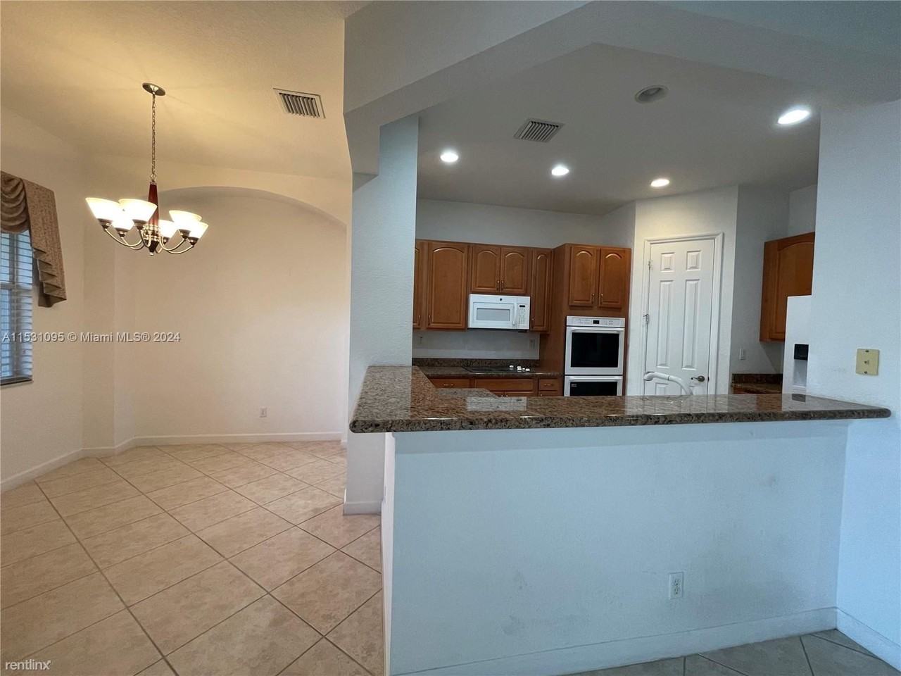 19229 N Hibiscus St - Photo 3 of 20