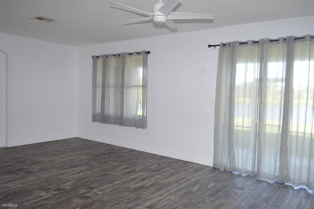 519 Nw Ember Way - Photo 3 of 13