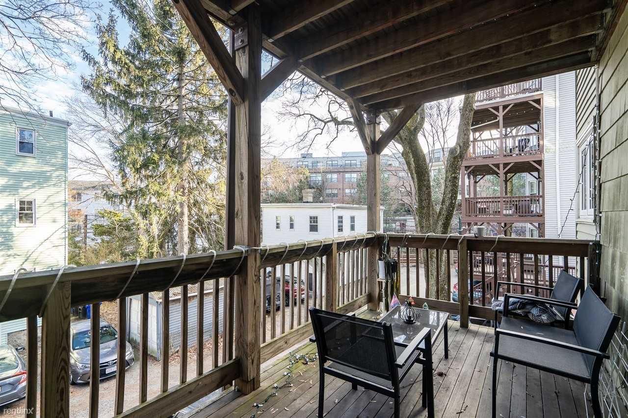 98 Cypress St - Photo 3 of 8