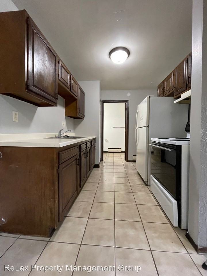 1728 La Crescent St - Photo 3 of 18