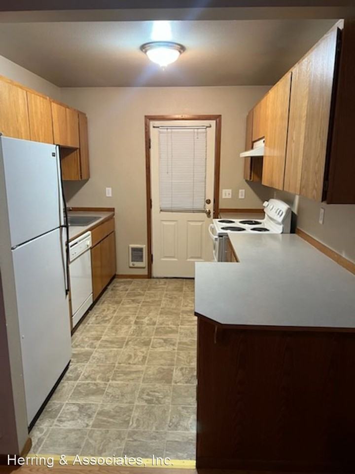 130 11th St NE - Photo 3 of 12