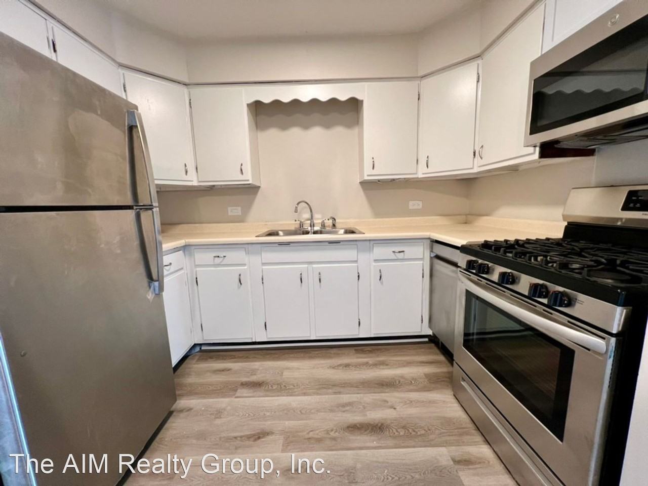 Harvard Apartments - Photo 3 of 11