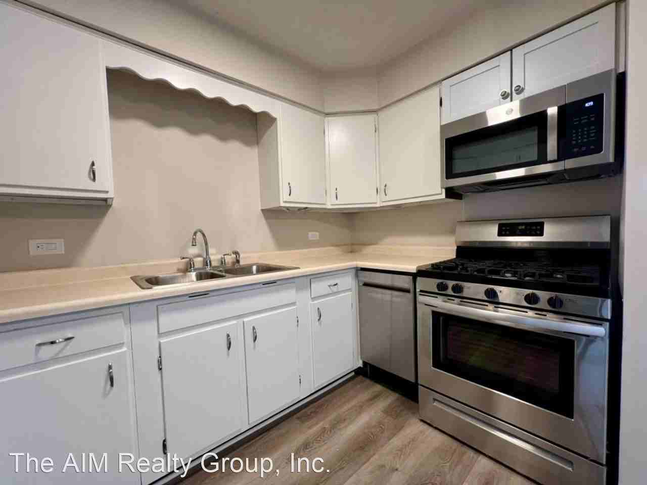 Harvard Apartments - Photo 2 of 11