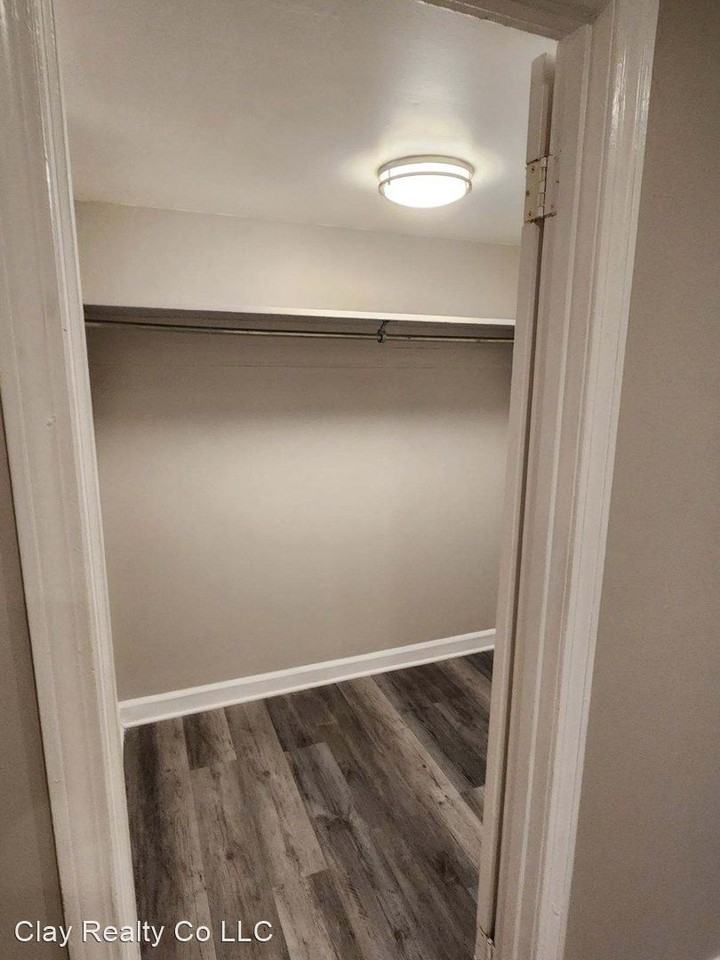 665 N Spring St - Photo 3 of 9