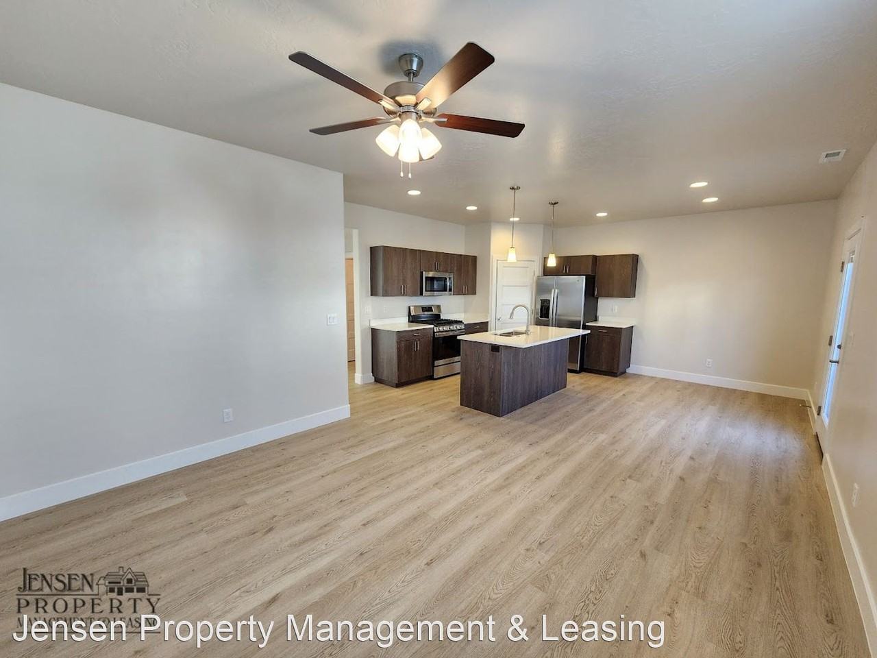 653 E Elmbrook Dr - Photo 3 of 27