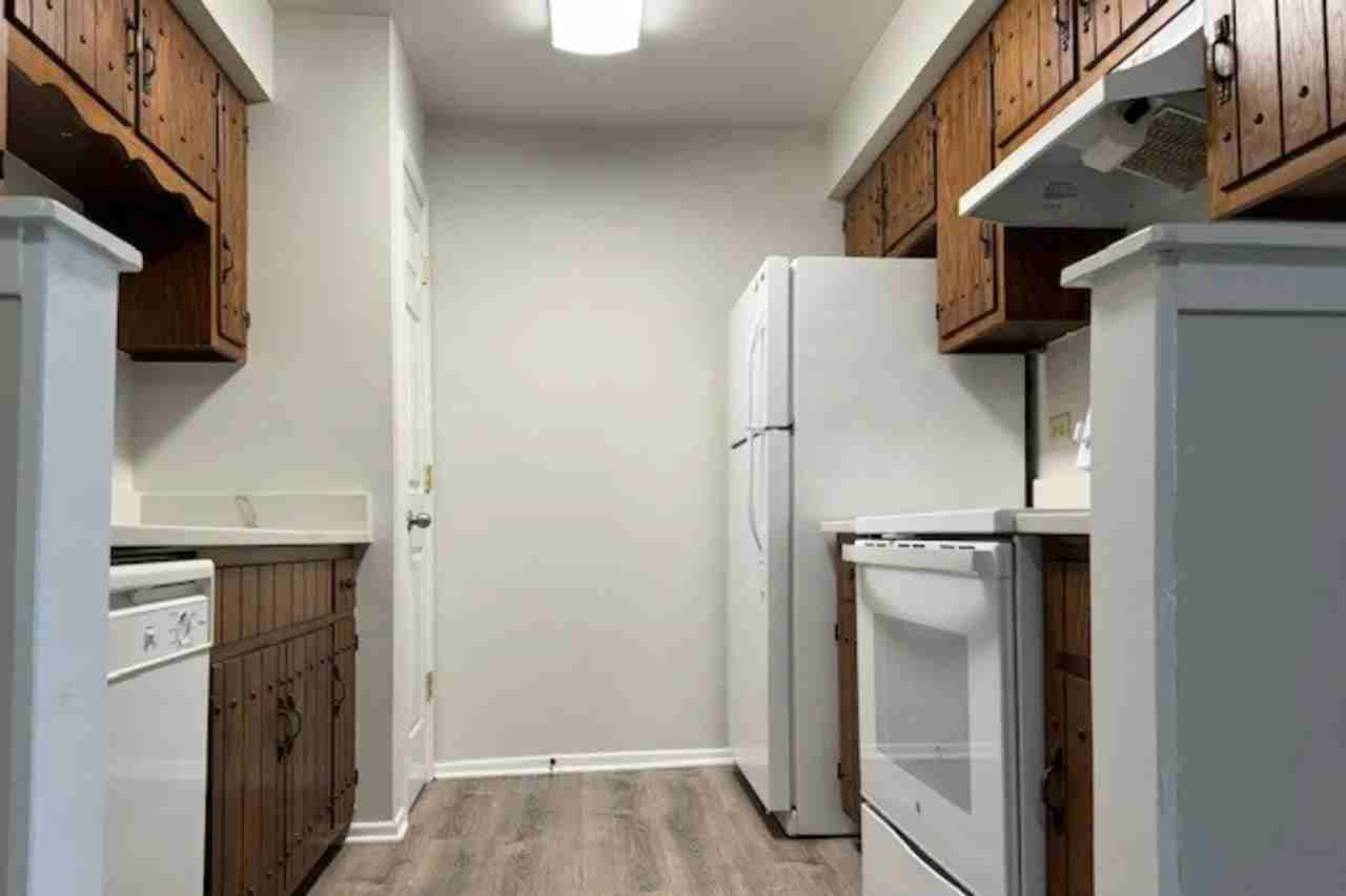 11619 Seminole Ct - Photo 3 of 6