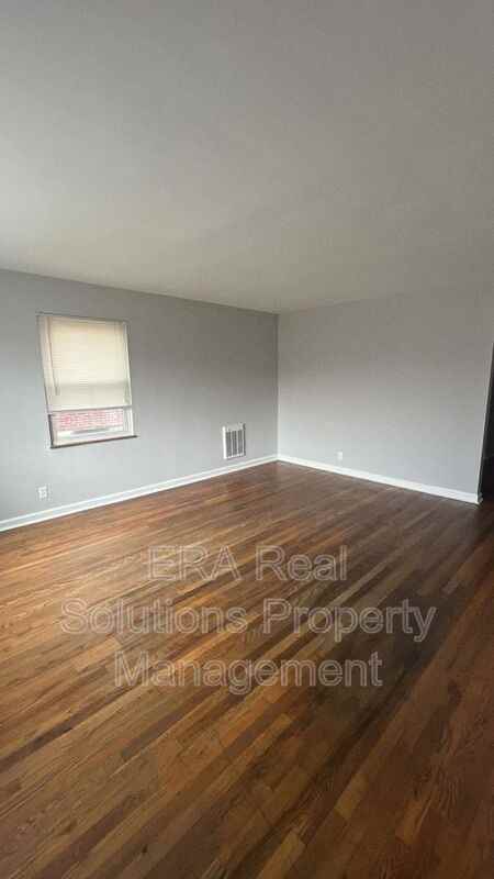 9494 Reading Rd - Photo 3 of 7