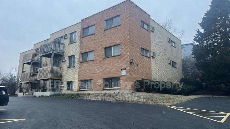 2743 Queen City Ave #08
