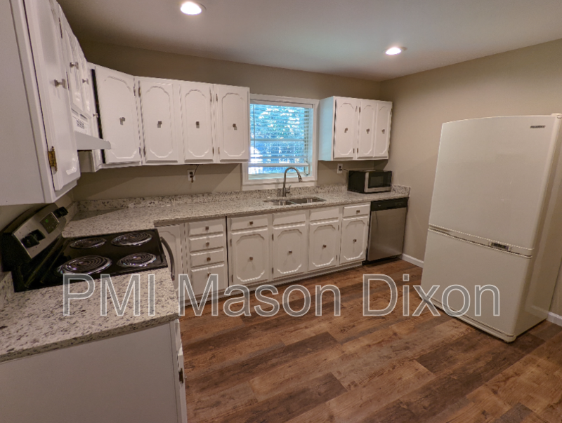 944 Fern Trl - Photo 2 of 24