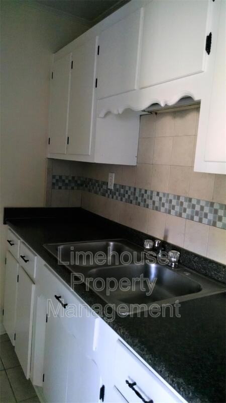 2417 Arkansas Ave - Photo 2 of 9