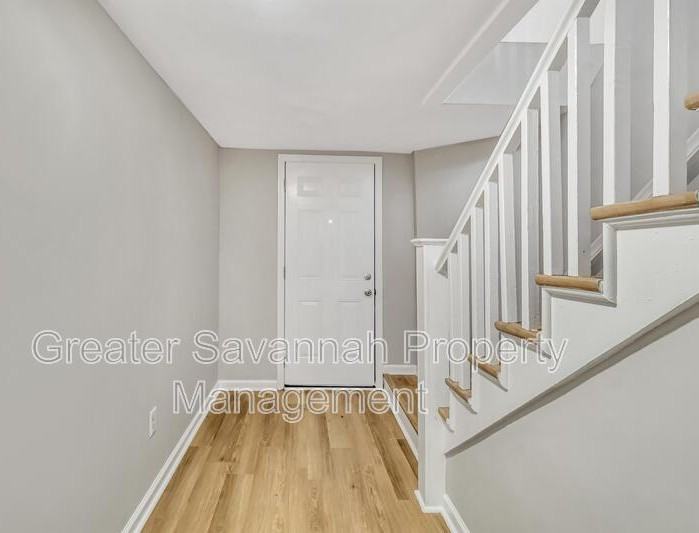 916 East 35Th Street - Photo 3 of 26