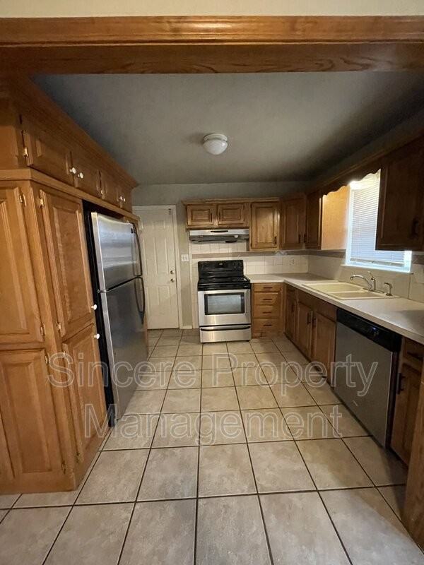 3200 Lyon Blvd - Photo 3 of 19