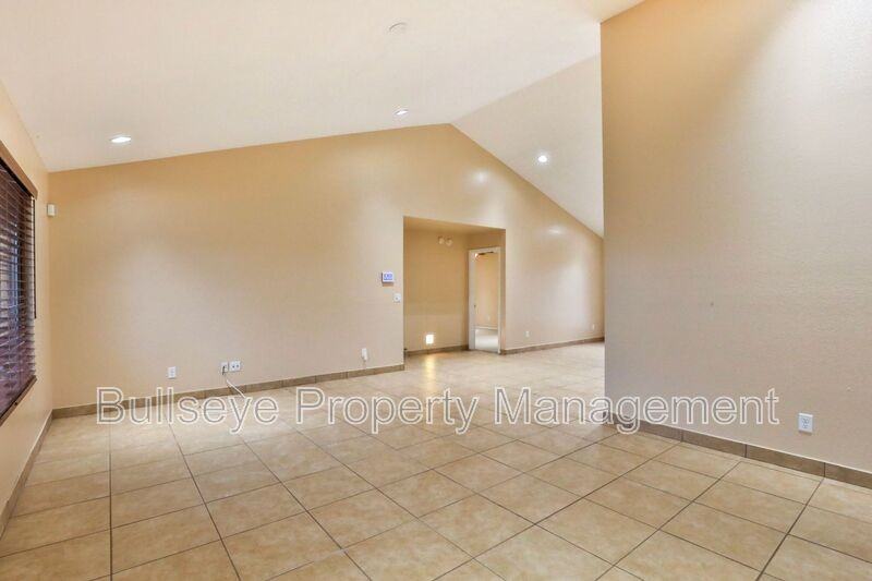 7153 S Butte Ave - Photo 4 of 27