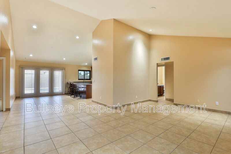 7153 S Butte Ave - Photo 6 of 27