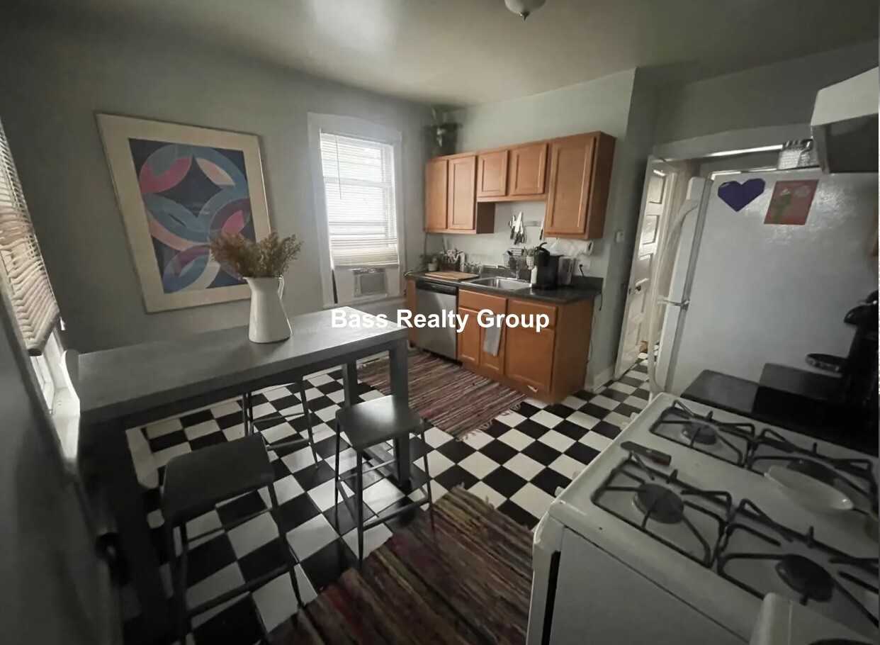 2244 W Palmer St #1R - Photo 4 of 10