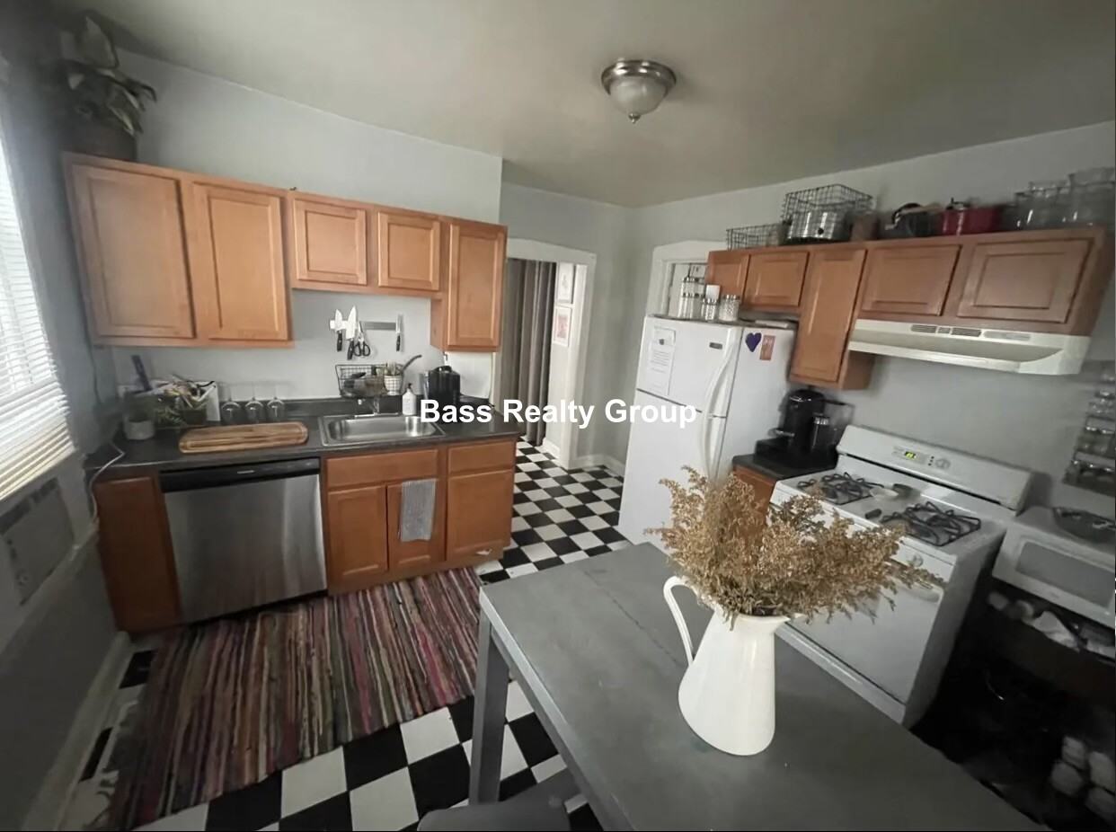 2244 W Palmer St #1R - Photo 5 of 10