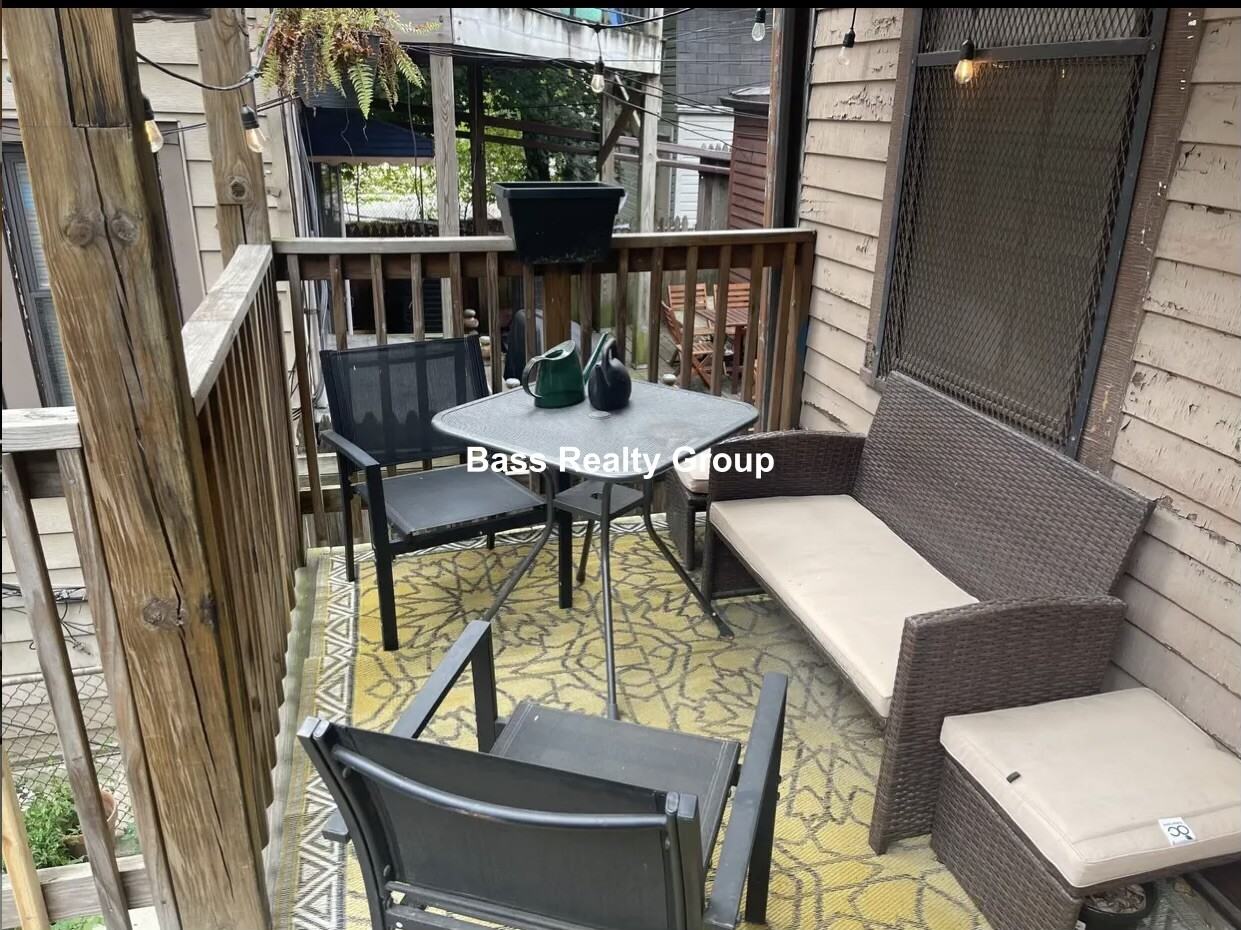 2244 W Palmer St #1R - Photo 6 of 10