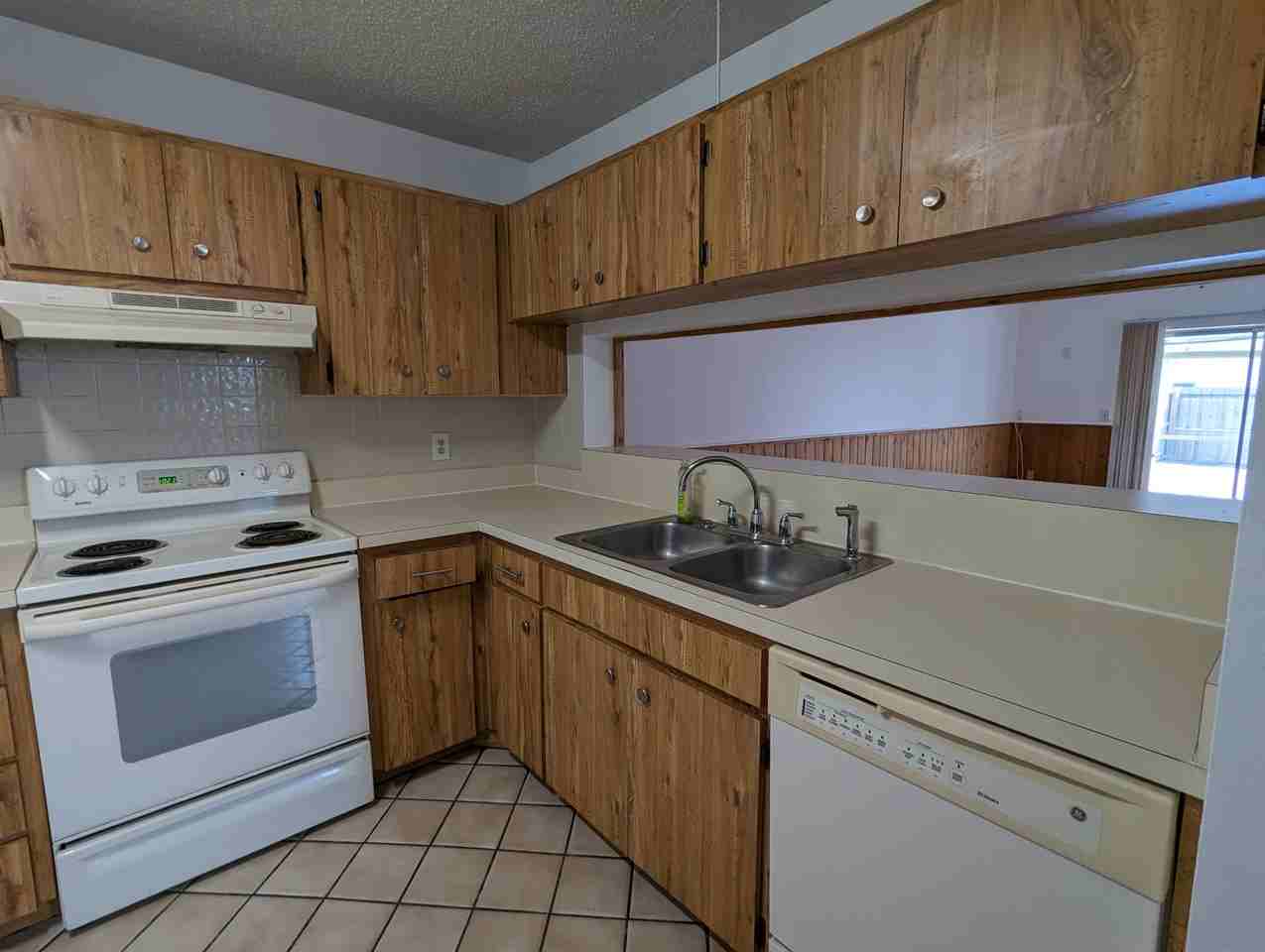 1130 Dover Ct - Photo 3 of 14