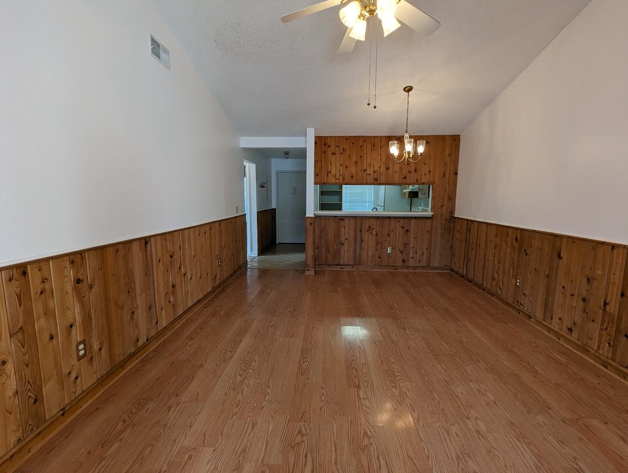 1130 Dover Ct - Photo 4 of 14