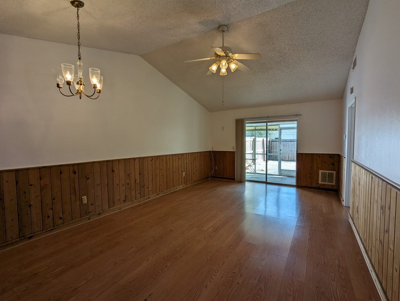 1130 Dover Ct - Photo 5 of 14
