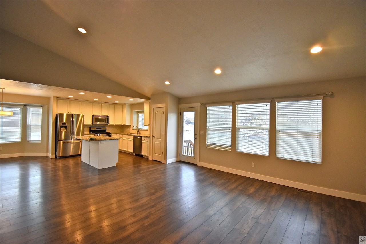 1473 Longhorn Dr - Photo 3 of 46