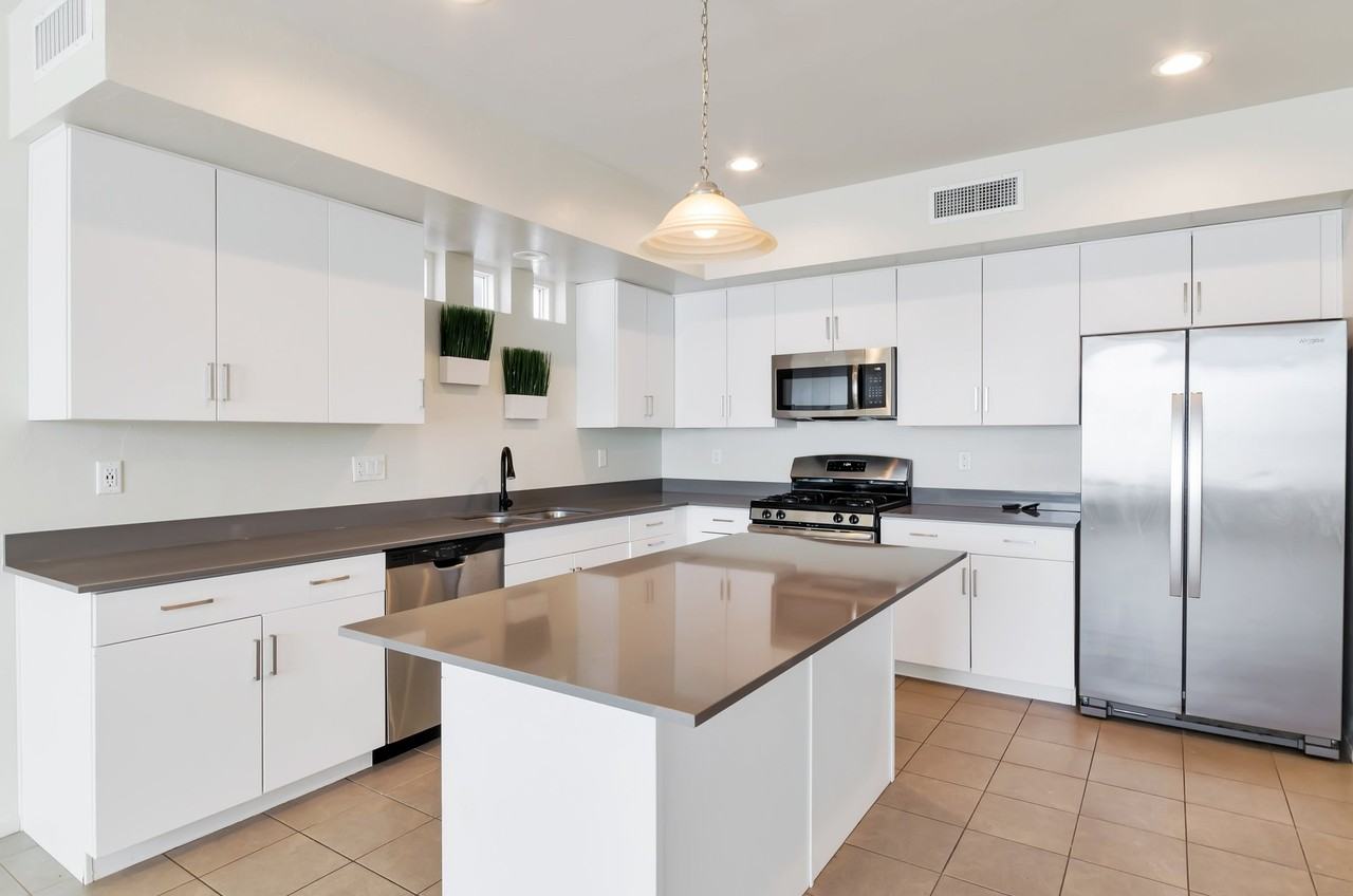 872 E Park Modern Dr - Photo 4 of 15