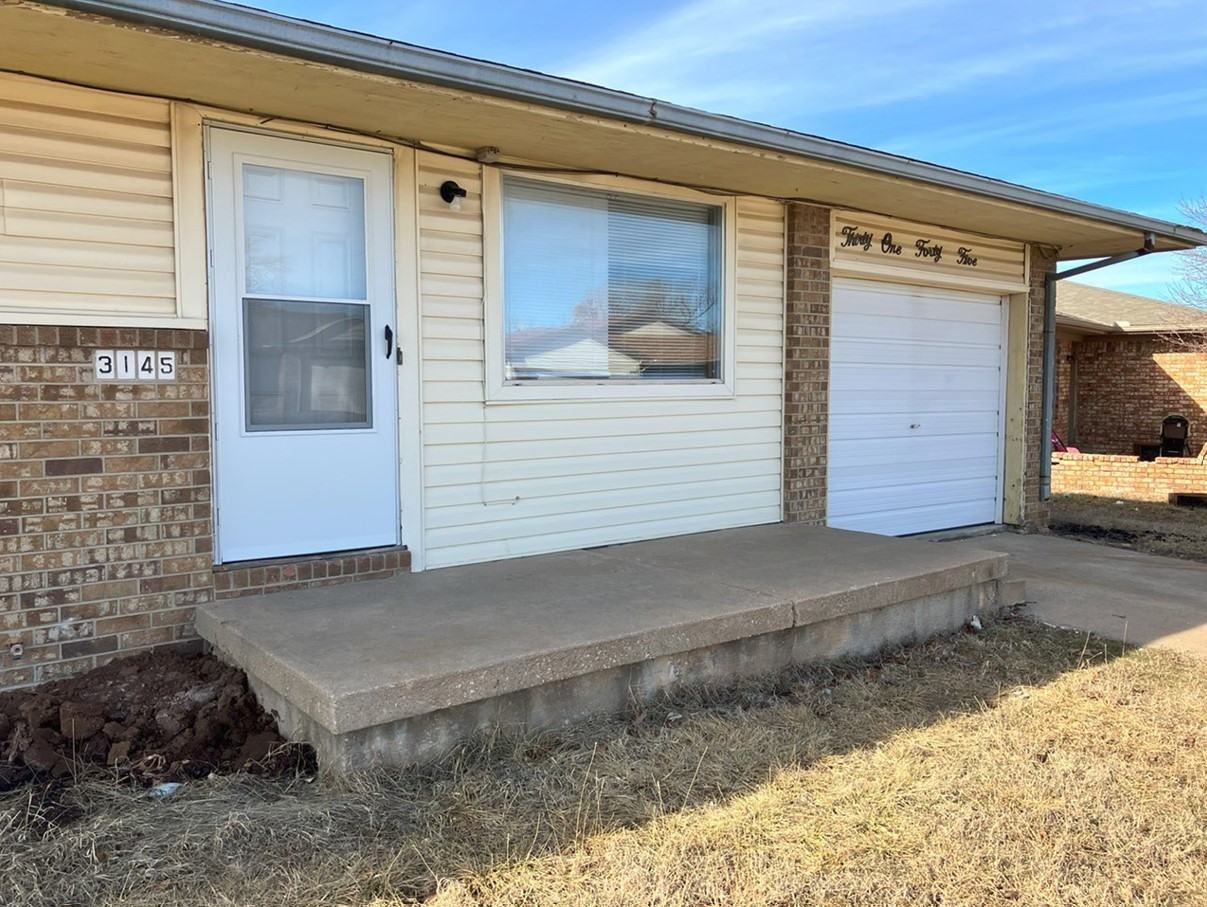 3145 S Pinecrest St - Photo 3 of 21