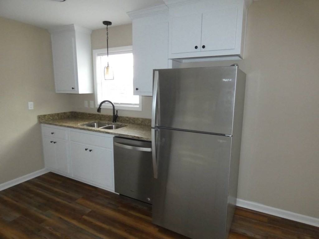 303 Homewood Ave - Photo 4 of 14