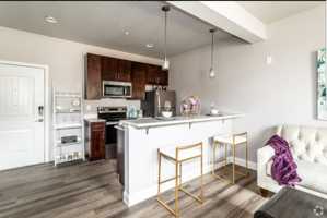 featured image of 200 5th Ave