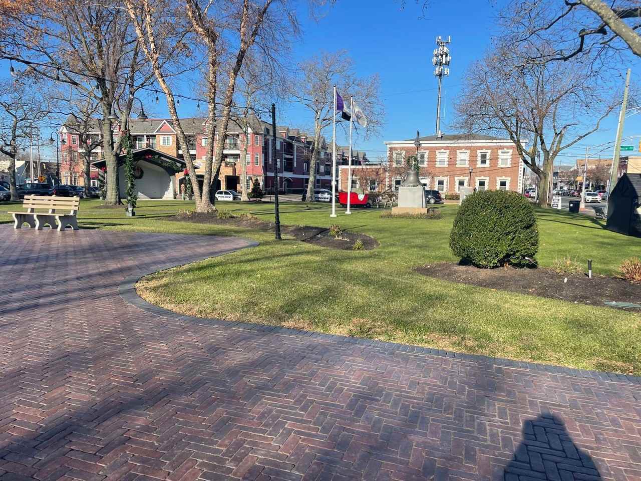 610R Lareine LLC - Photo 2 of 34