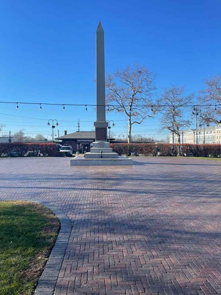 610R Lareine LLC - Photo 3 of 34