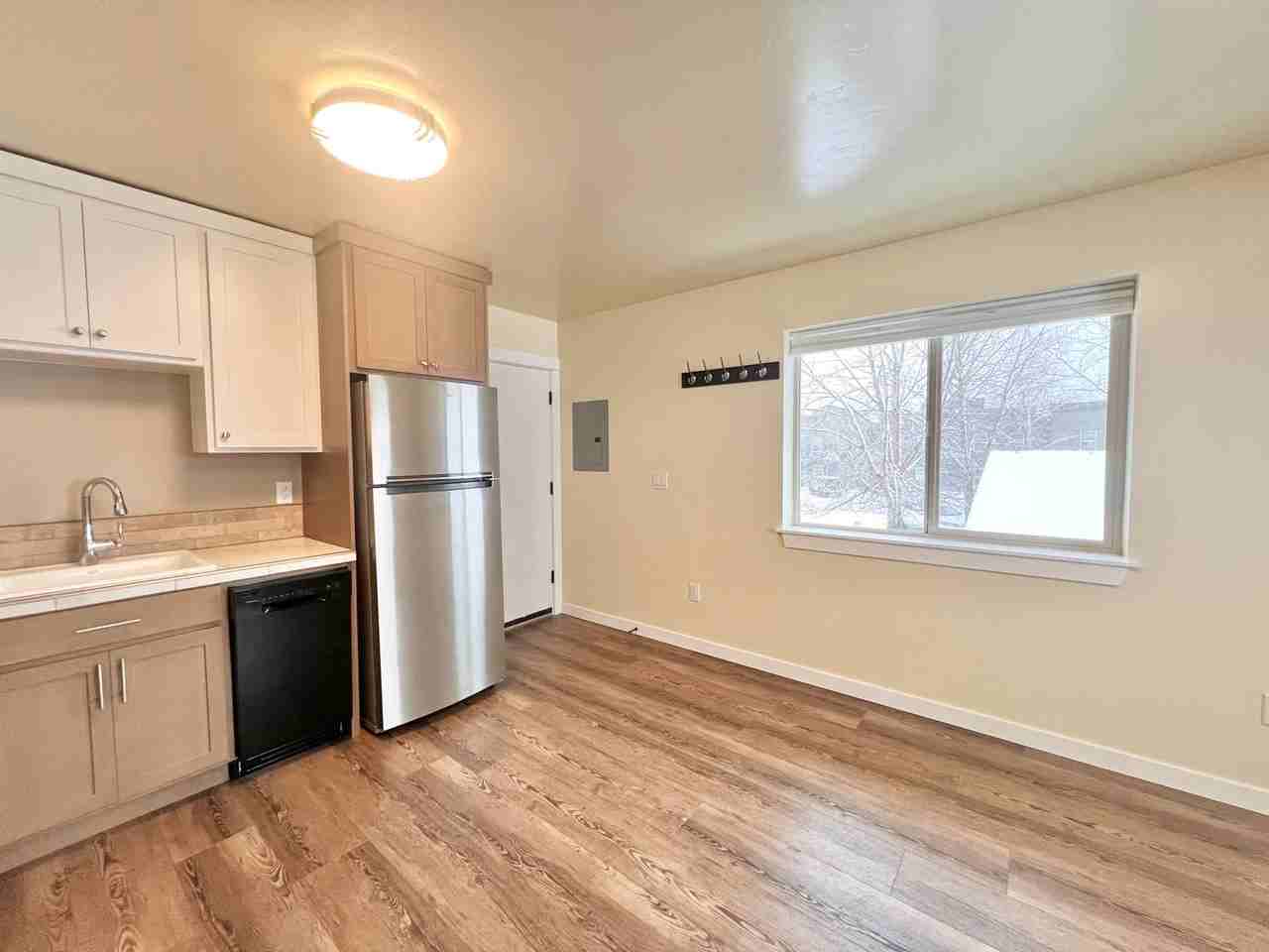 181 E Tall Fir Ct #D - Photo 6 of 14