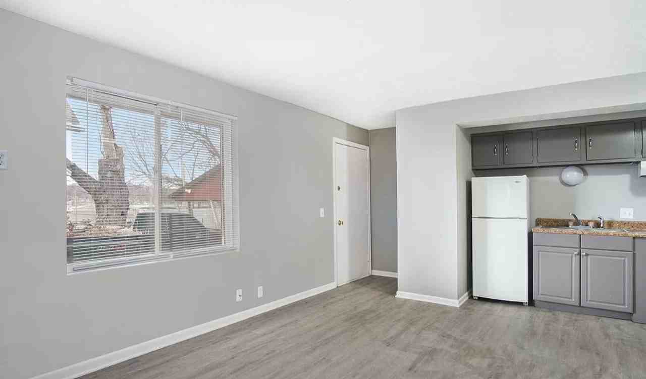 Lafayette and Nicholas Apartments LLC (4509 Lafayette Ave) - Photo 2 of 9