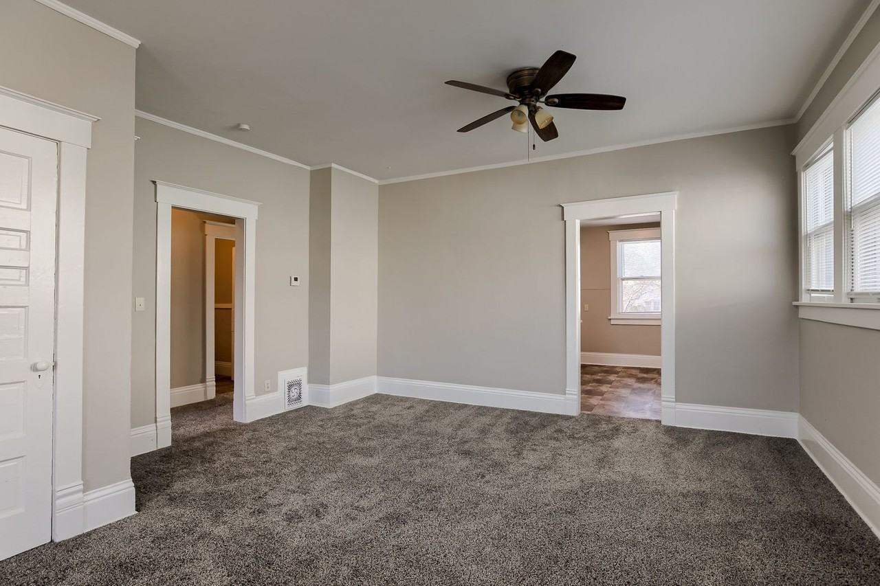 925/927 Goodhue- Duplex - Photo 3 of 13