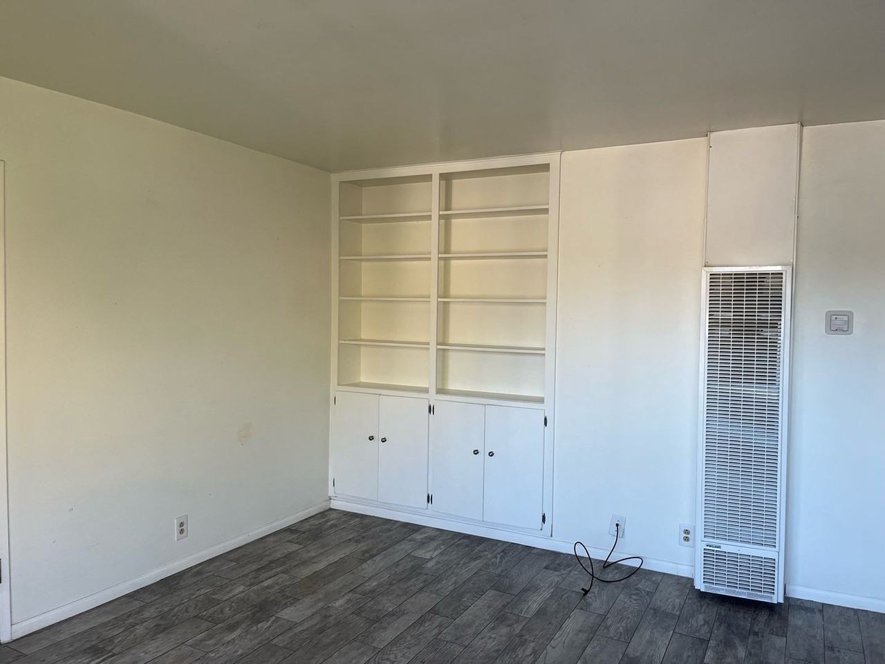 4817 Sawyer Avenue - Photo 2 of 10