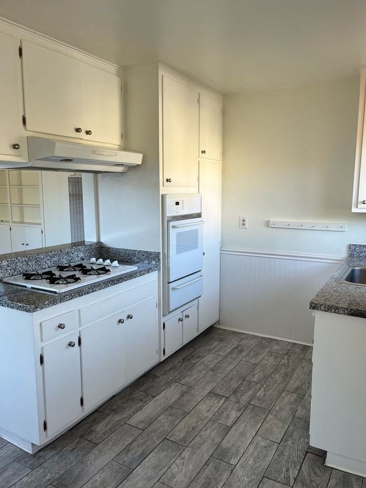 4817 Sawyer Avenue - Photo 3 of 10