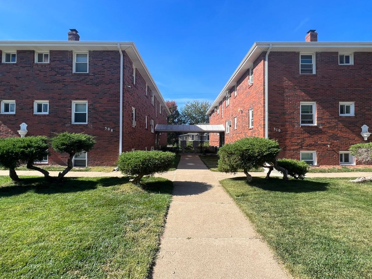 Cathedral Apartments- BLDG 310 - Photo 2 of 9