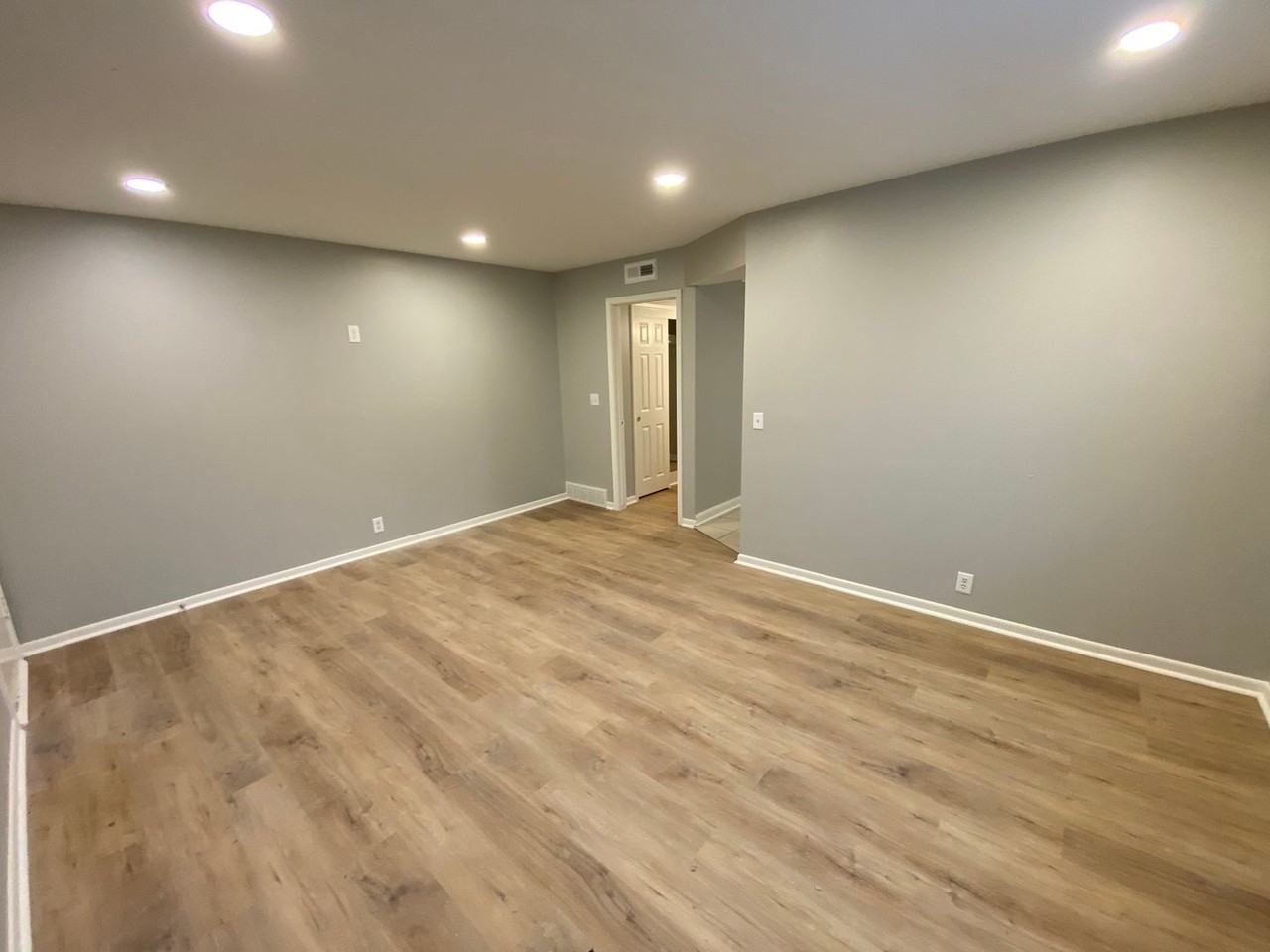 Cathedral Apartments- BLDG 310 - Photo 3 of 9