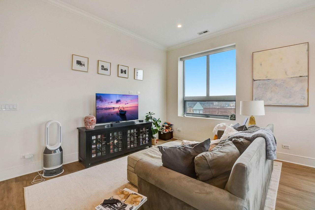 128 South Laflin L.L.C. - Photo 5 of 50