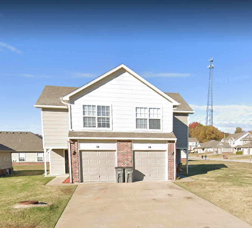 983/985 RC 983/985 River Crossing, Catoosa, OK 74015 Apartment for