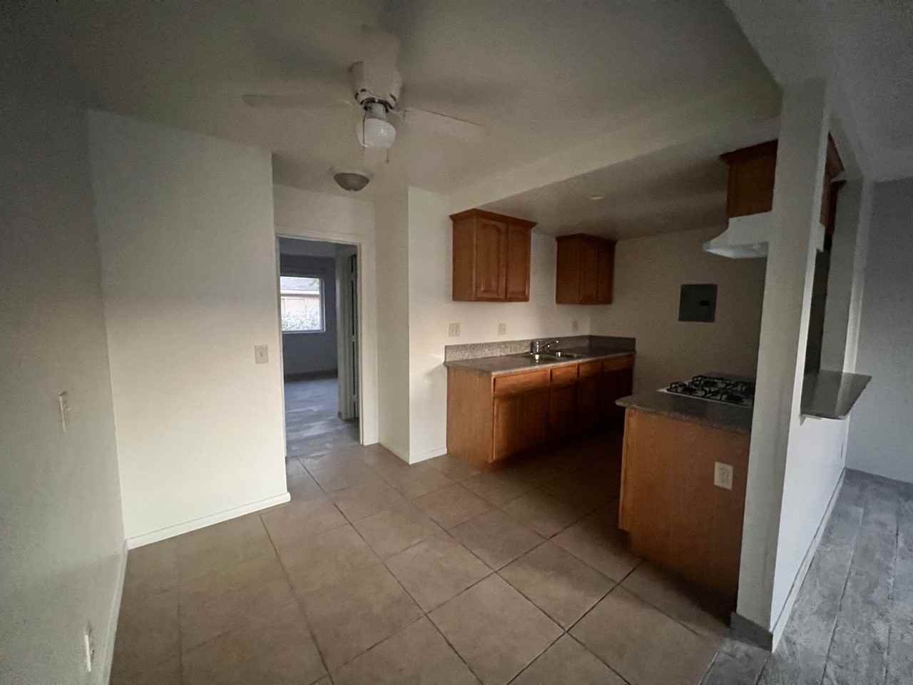 1003 E Deodar St #E - Photo 2 of 7