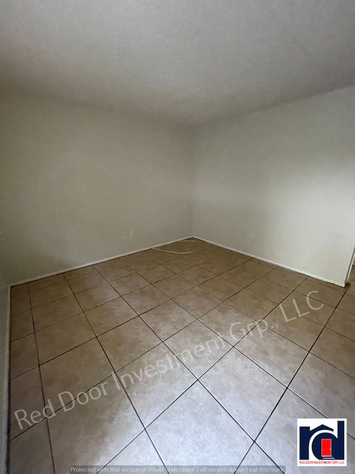 800 N Hastings St #005 - Photo 4 of 18