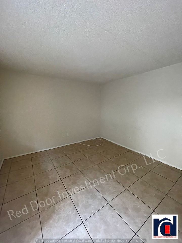 800 N Hastings St #005 - Photo 5 of 18