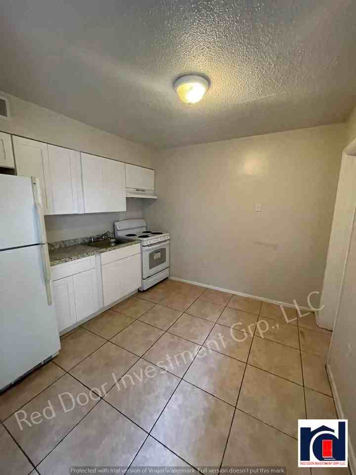 800 N Hastings St #005 - Photo 6 of 18